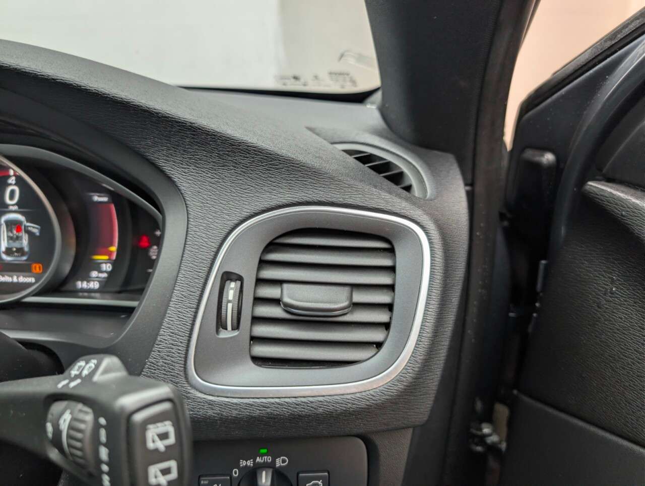 2016 VOLVO V40 2016 VOLVO V40