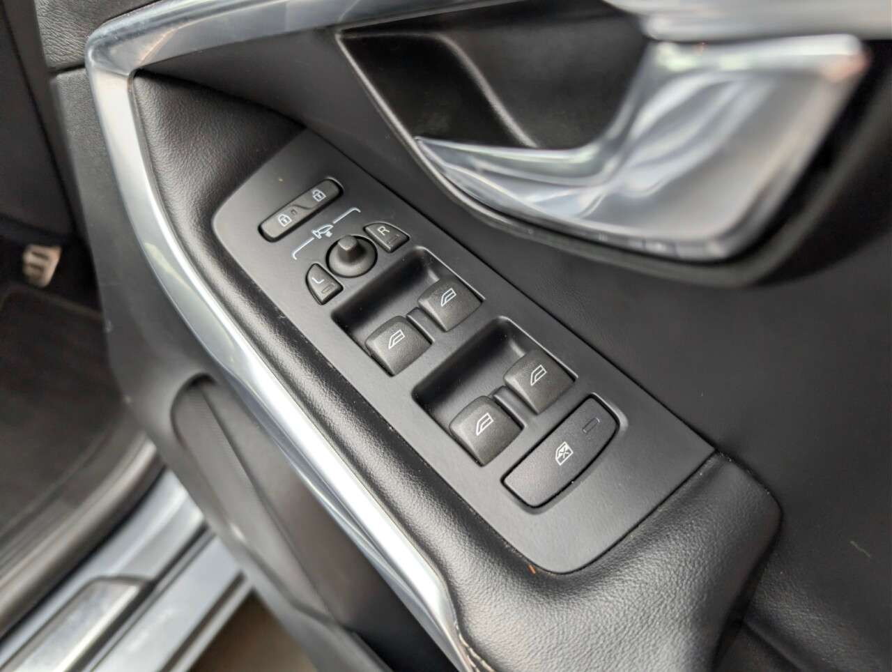 2016 VOLVO V40 2016 VOLVO V40