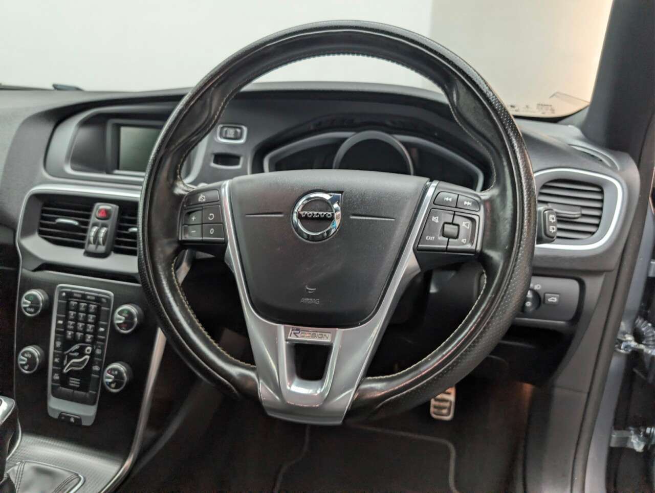 2016 VOLVO V40 2016 VOLVO V40