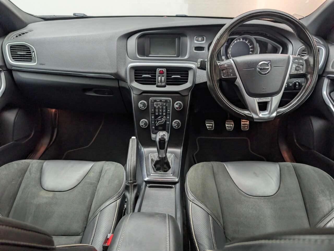 2016 VOLVO V40 2016 VOLVO V40