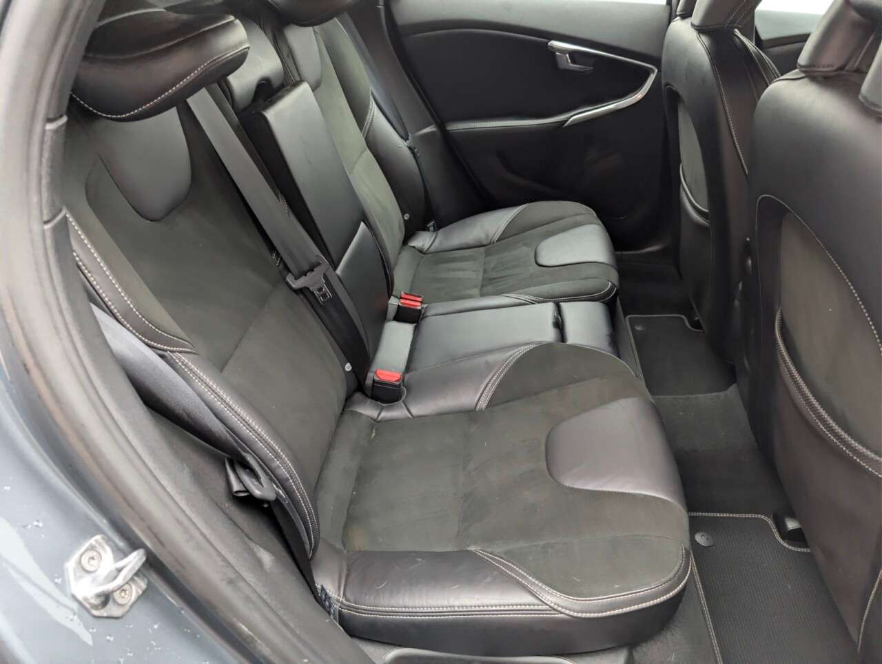 2016 VOLVO V40 2016 VOLVO V40