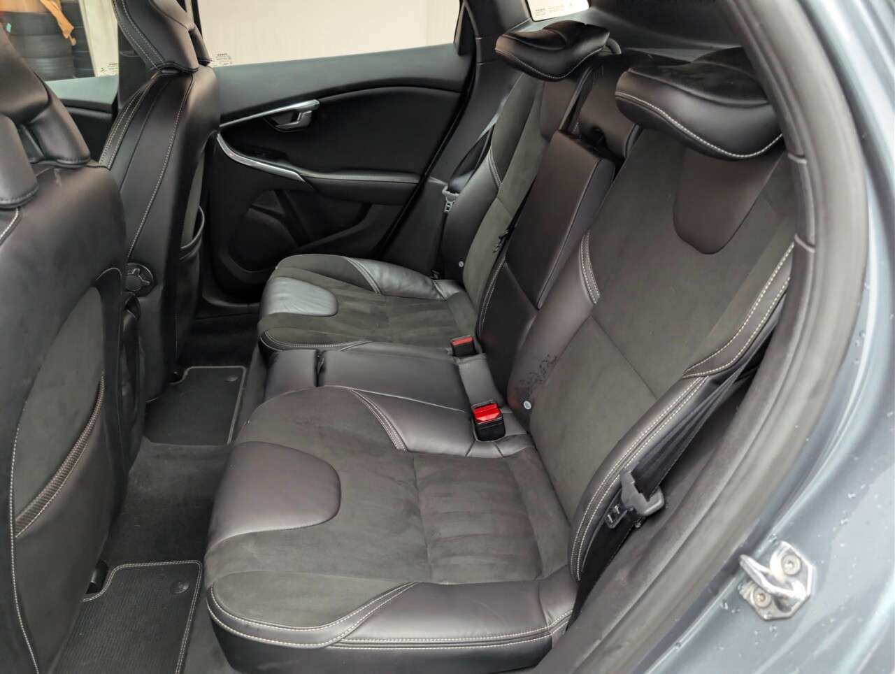 2016 VOLVO V40 2016 VOLVO V40