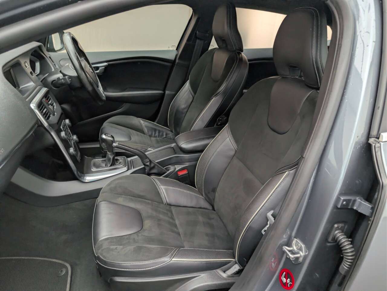 2016 VOLVO V40 2016 VOLVO V40