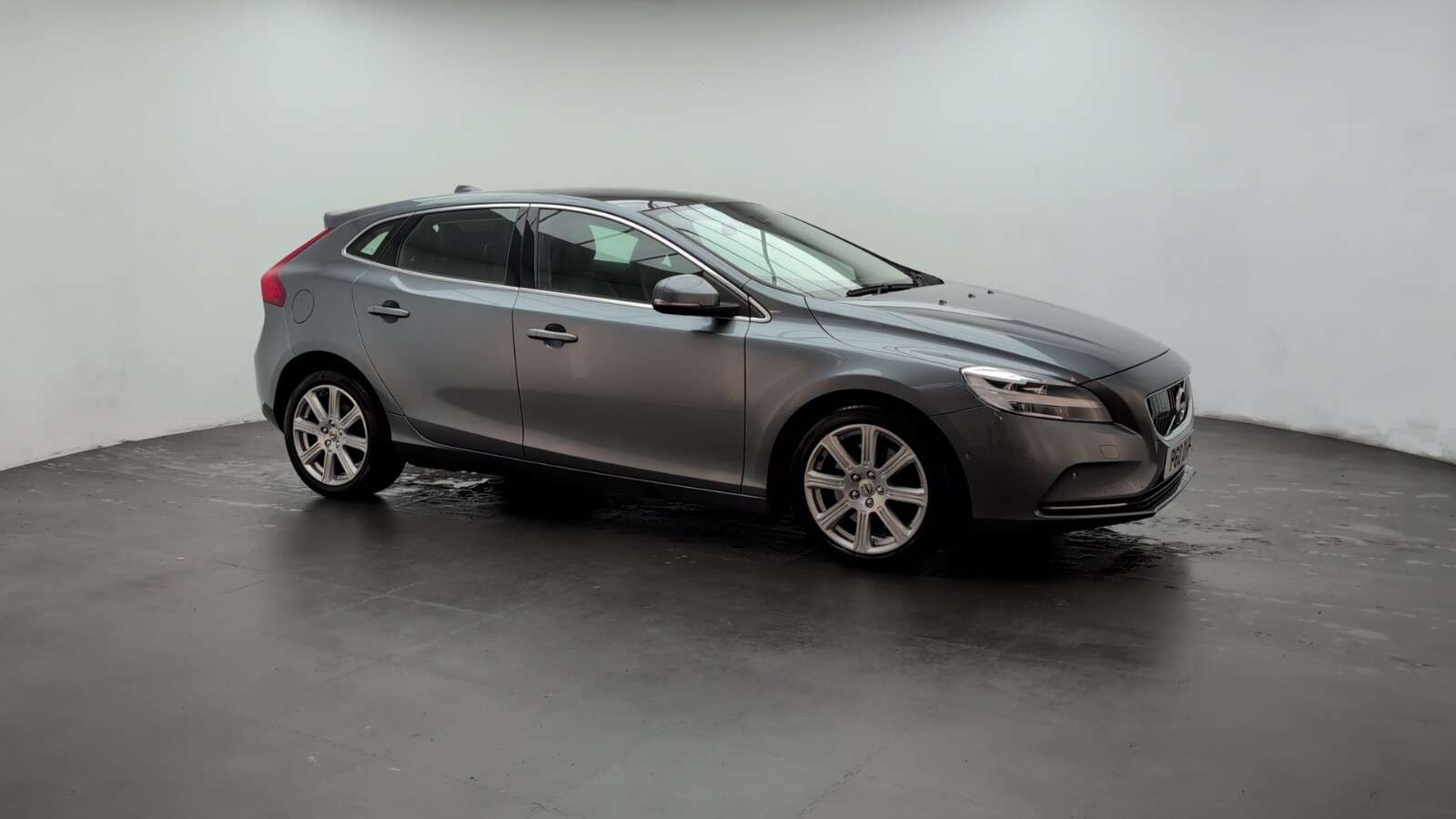 2018 VOLVO V40 2018 VOLVO V40