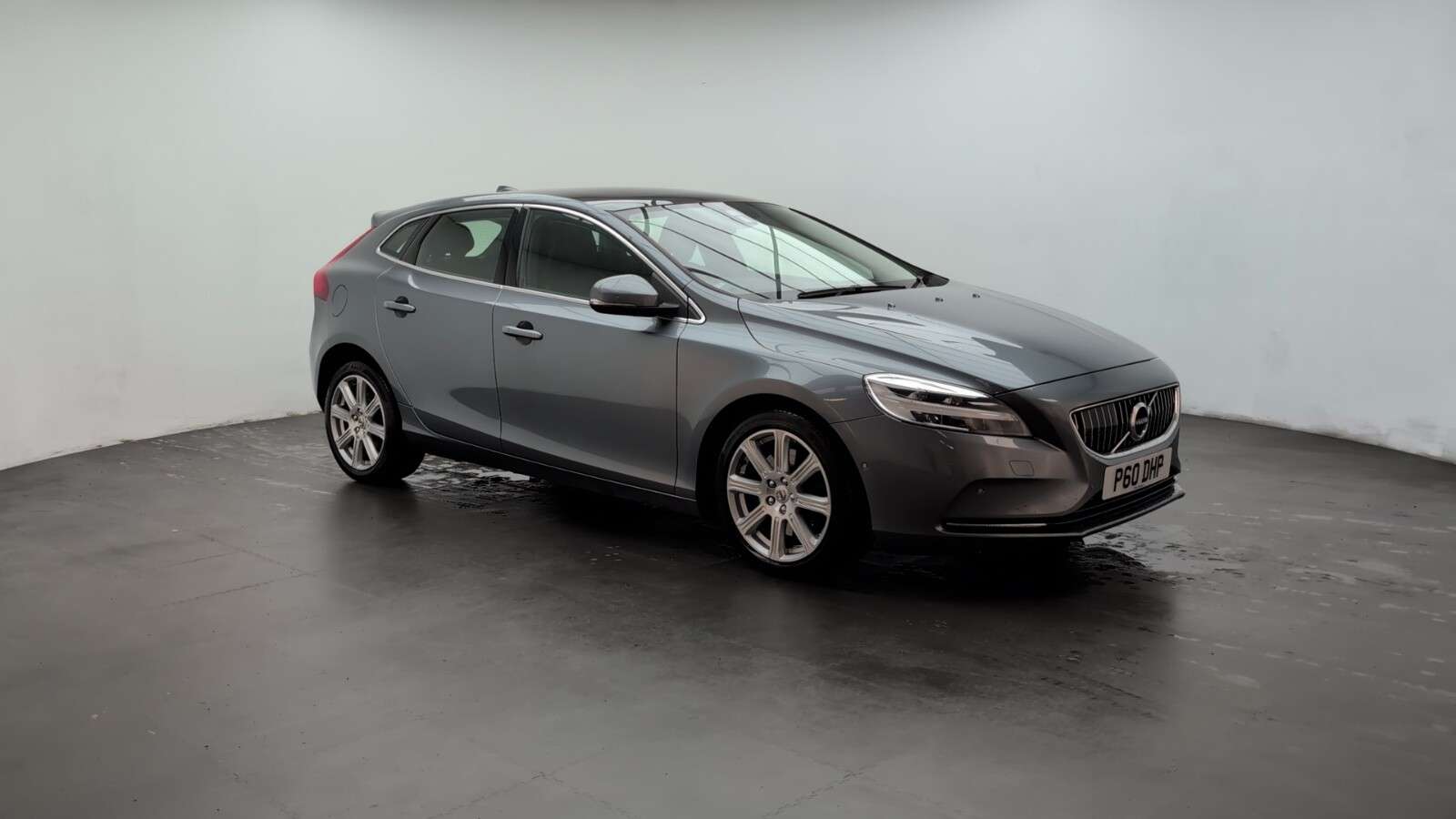 2018 VOLVO V40 2018 VOLVO V40