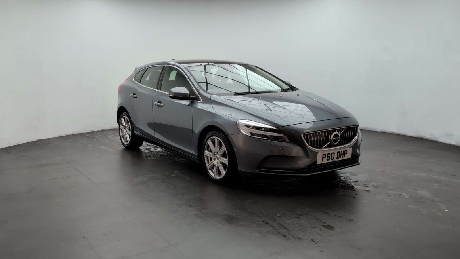 2018 VOLVO V40 2018 VOLVO V40