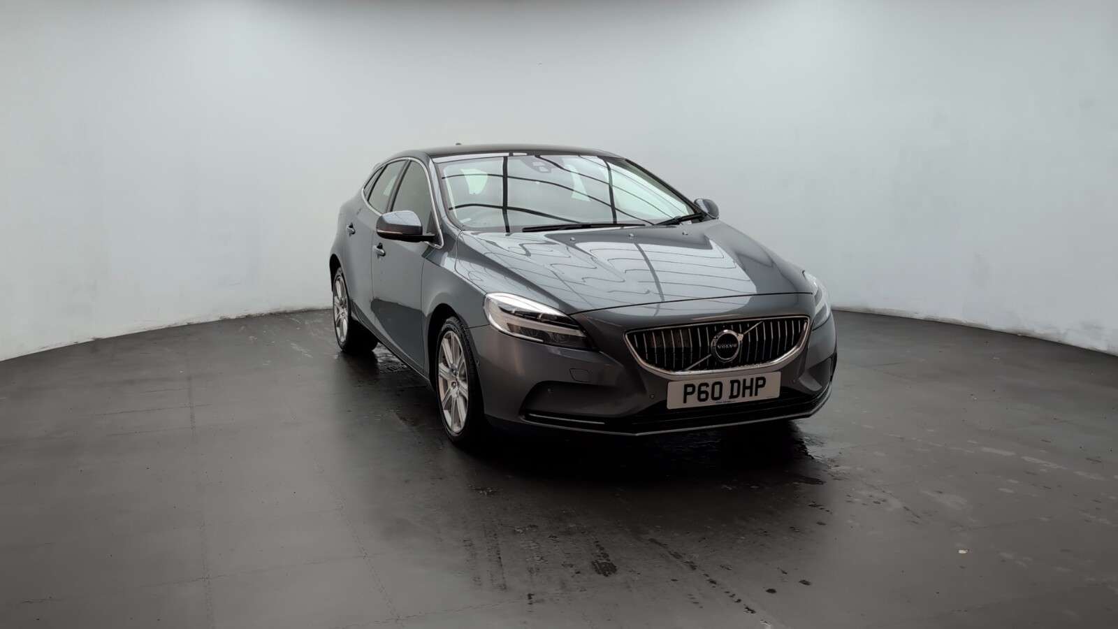 2018 VOLVO V40 2018 VOLVO V40