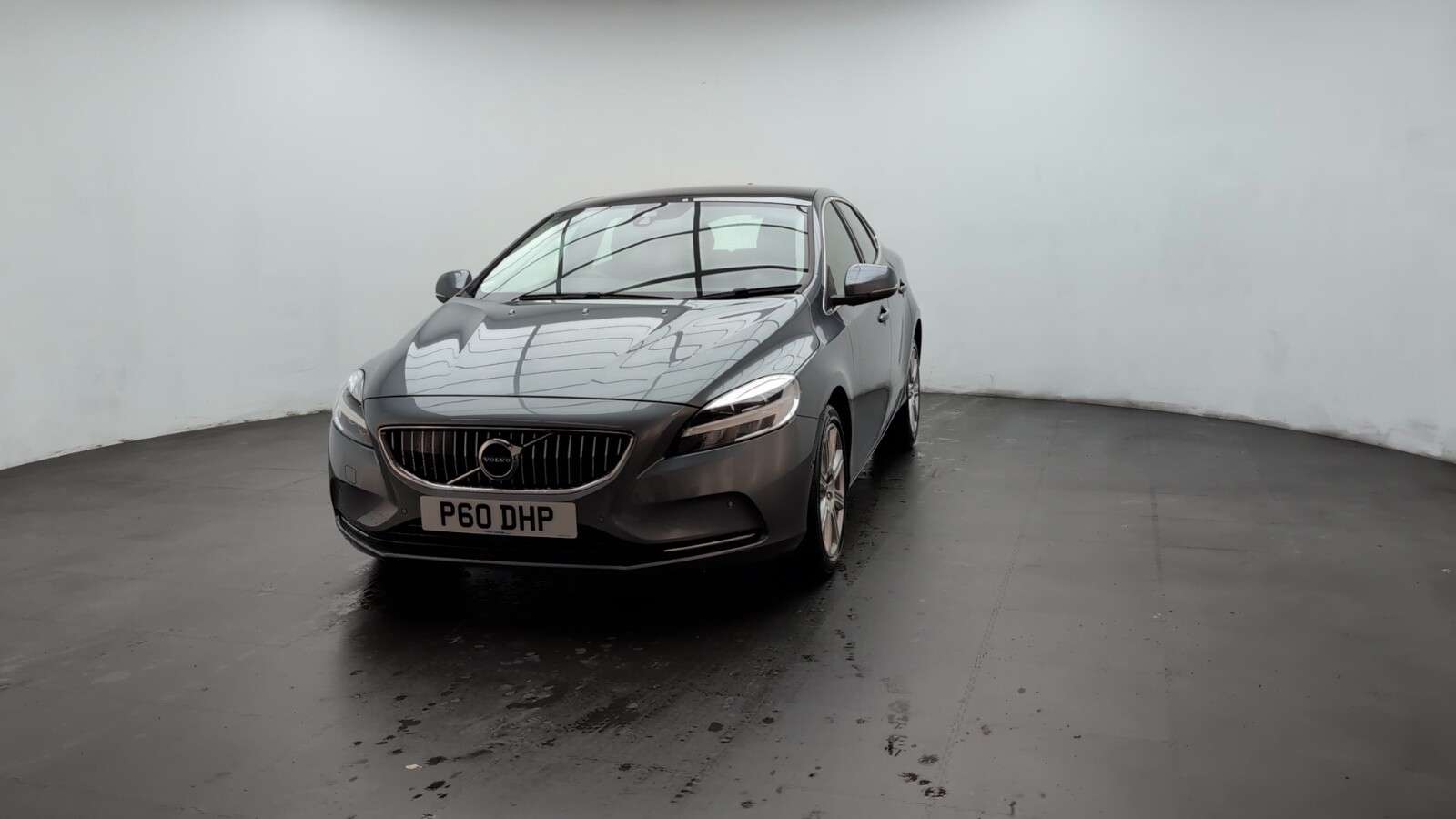 2018 VOLVO V40 2018 VOLVO V40