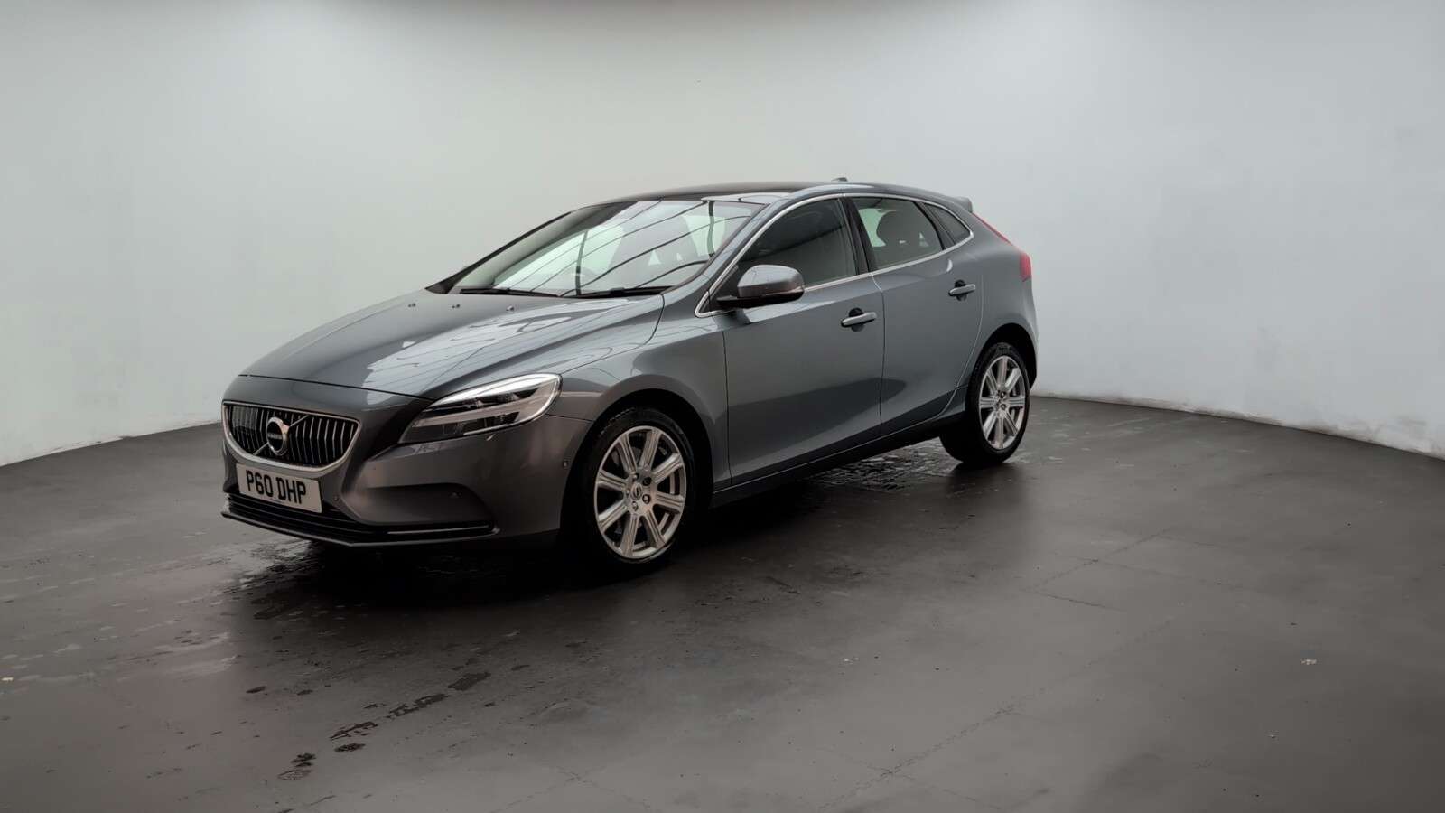 2018 VOLVO V40 2018 VOLVO V40