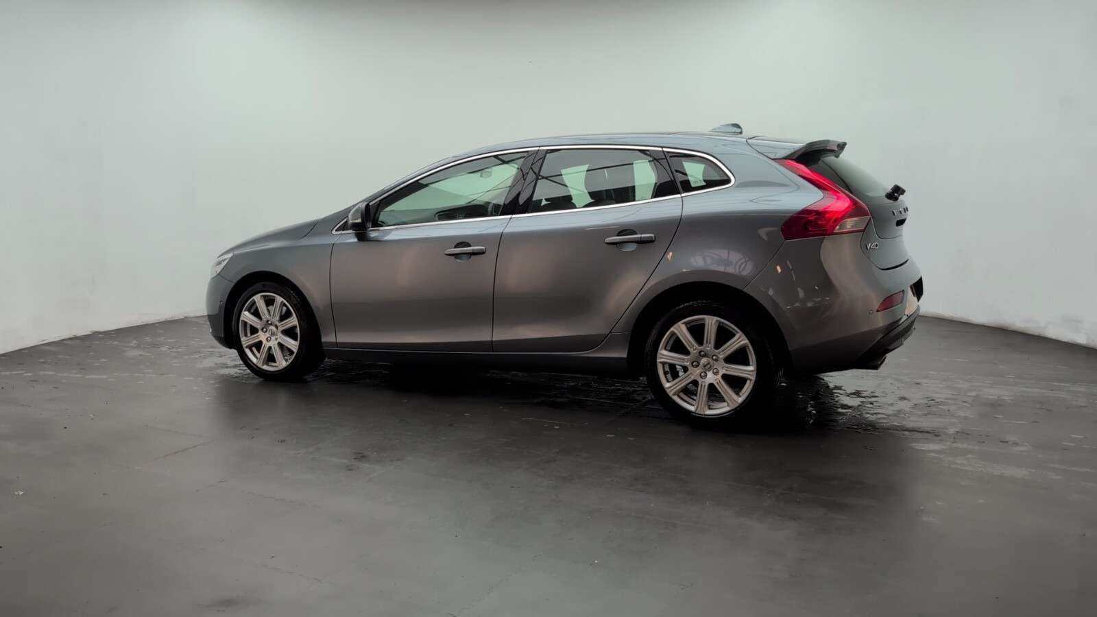 2018 VOLVO V40 2018 VOLVO V40