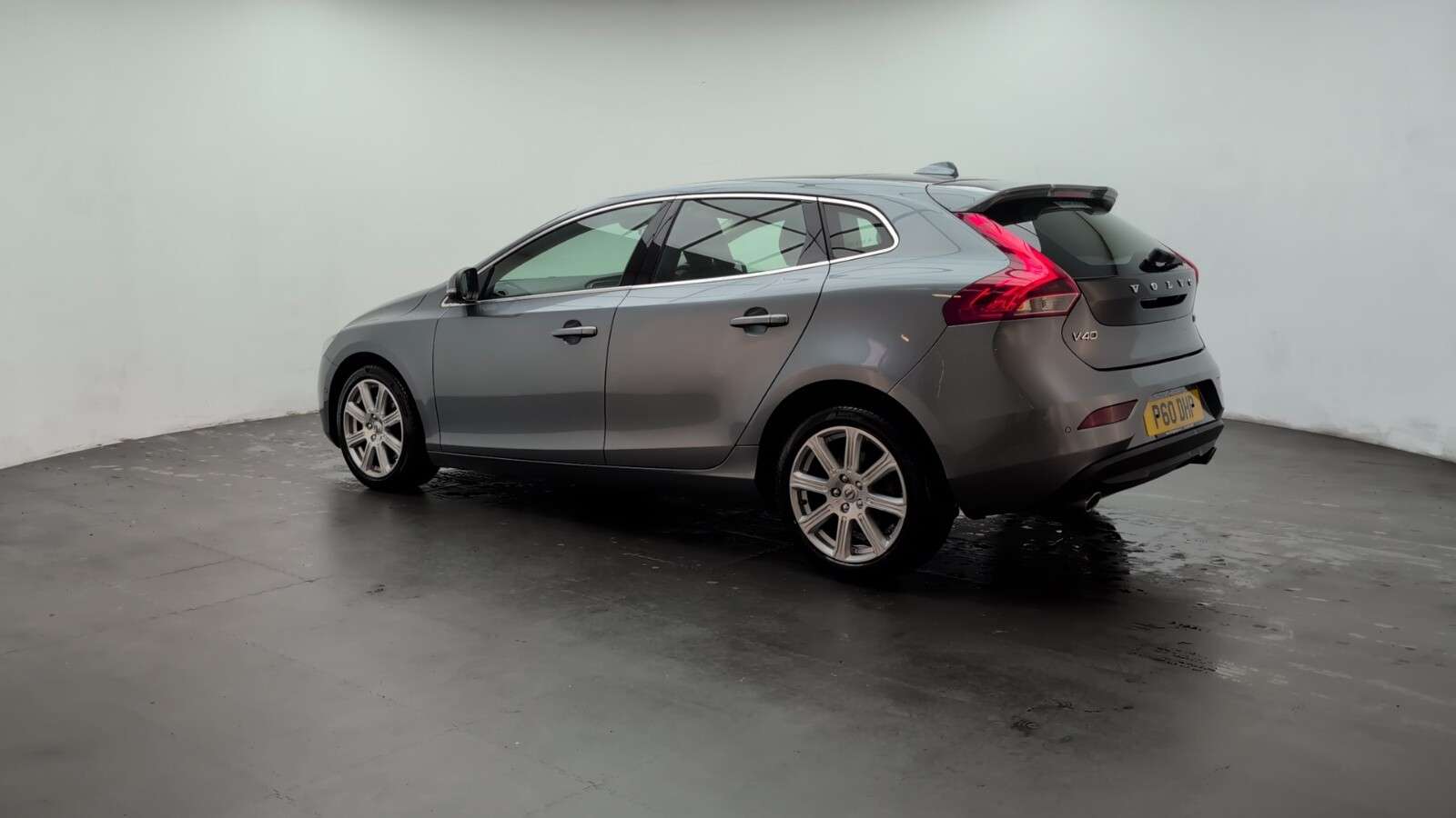 2018 VOLVO V40 2018 VOLVO V40