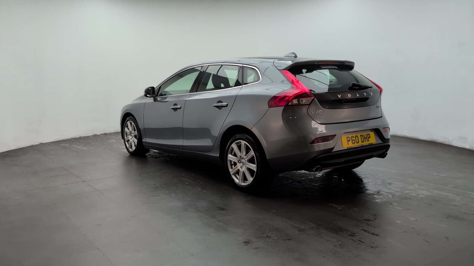 2018 VOLVO V40 2018 VOLVO V40