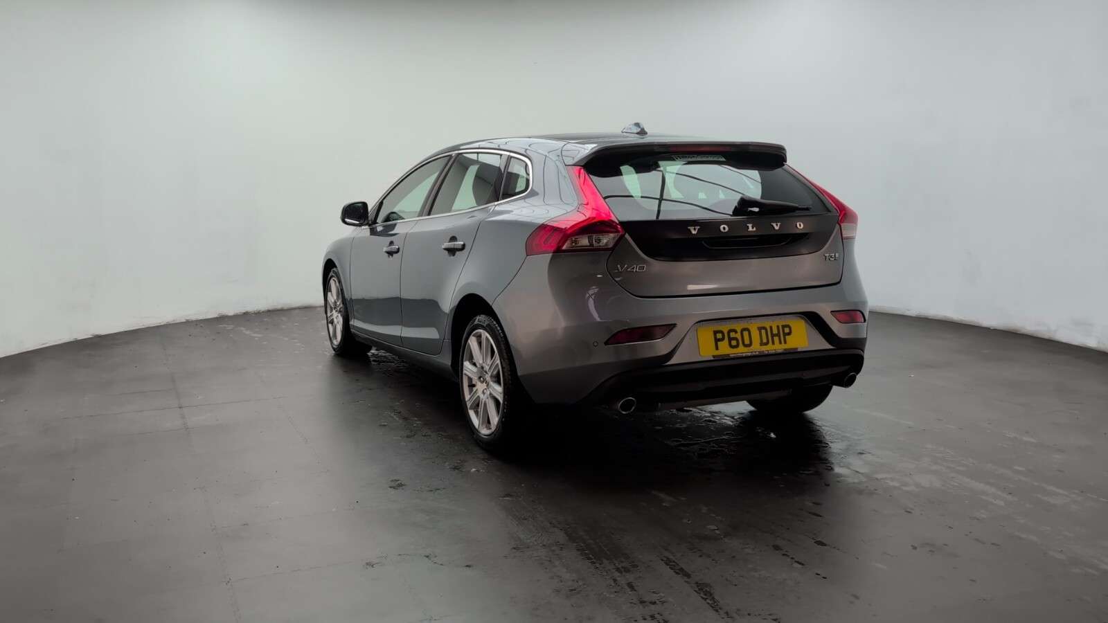 2018 VOLVO V40 2018 VOLVO V40