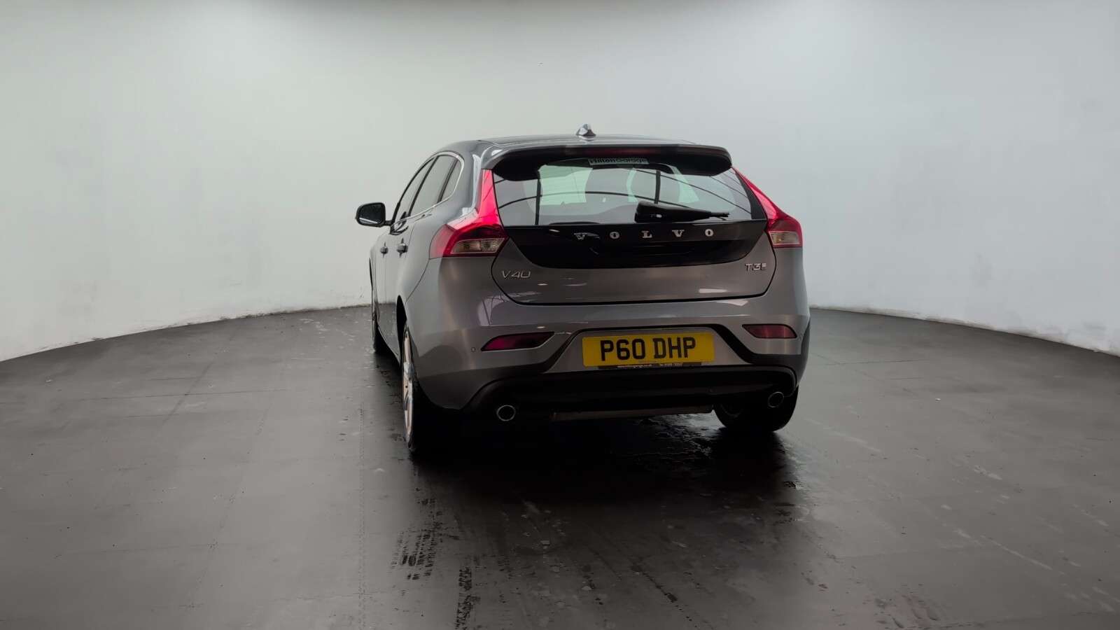 2018 VOLVO V40 2018 VOLVO V40