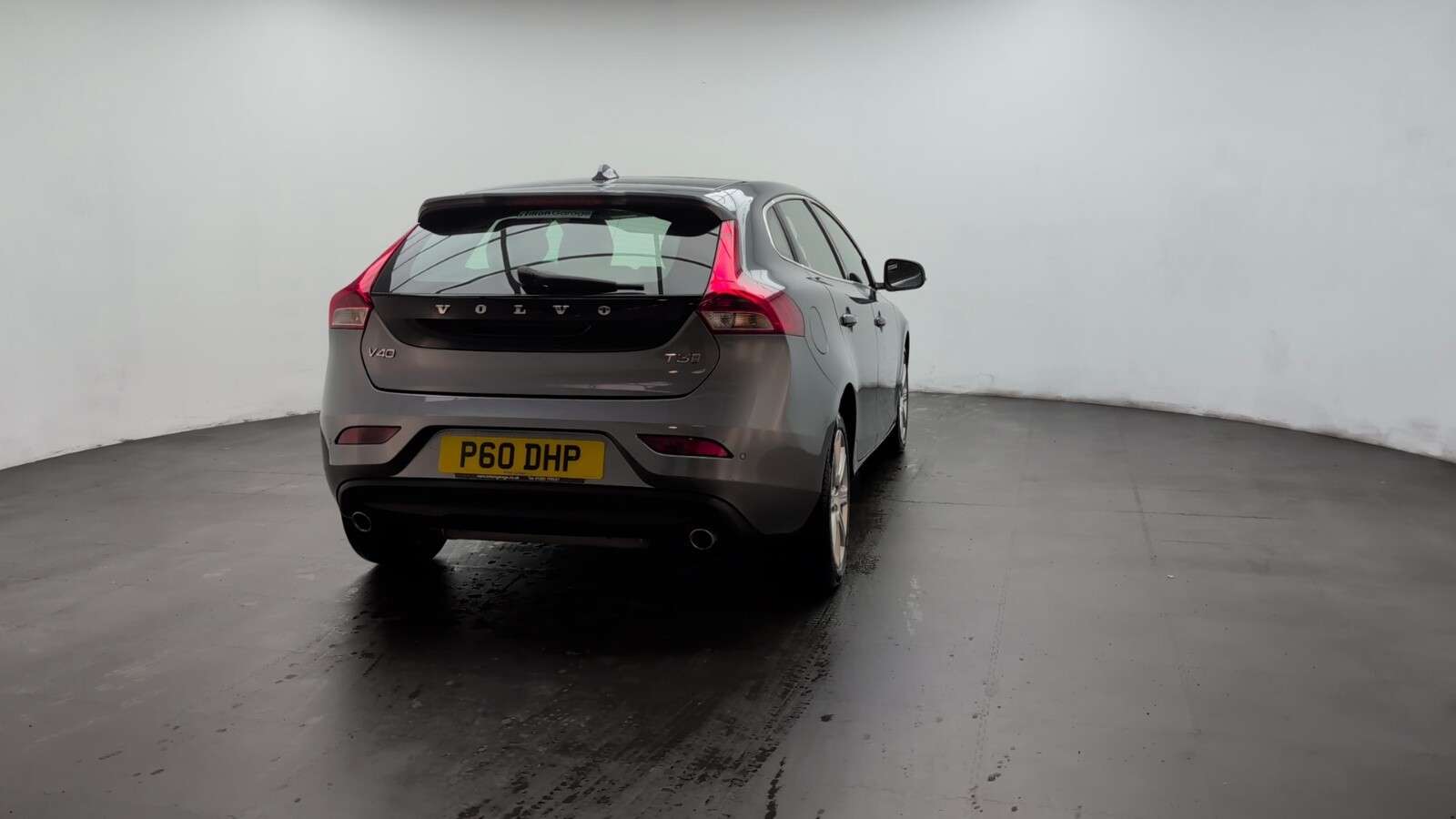 2018 VOLVO V40 2018 VOLVO V40