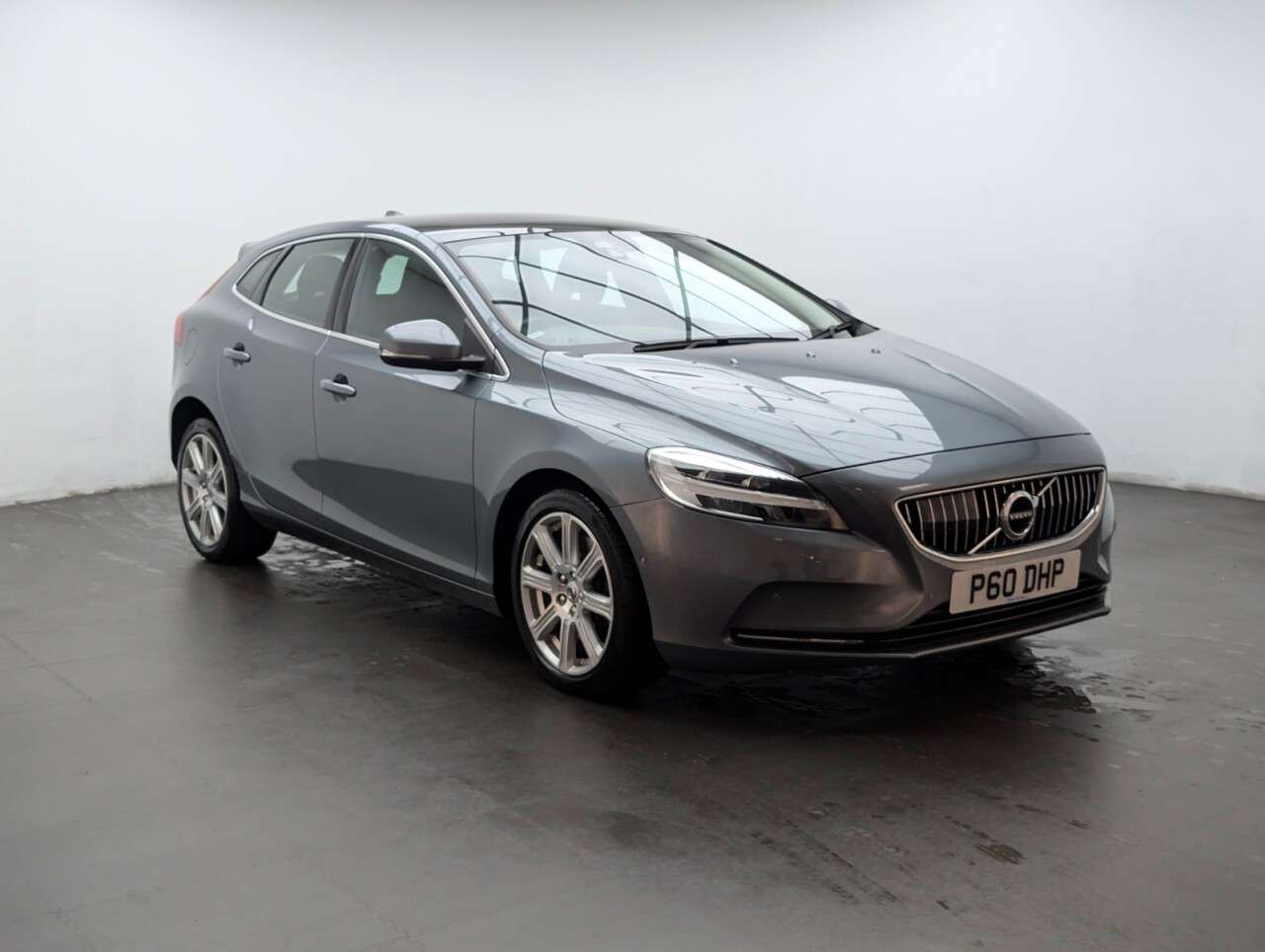 2018 VOLVO V40 2018 VOLVO V40