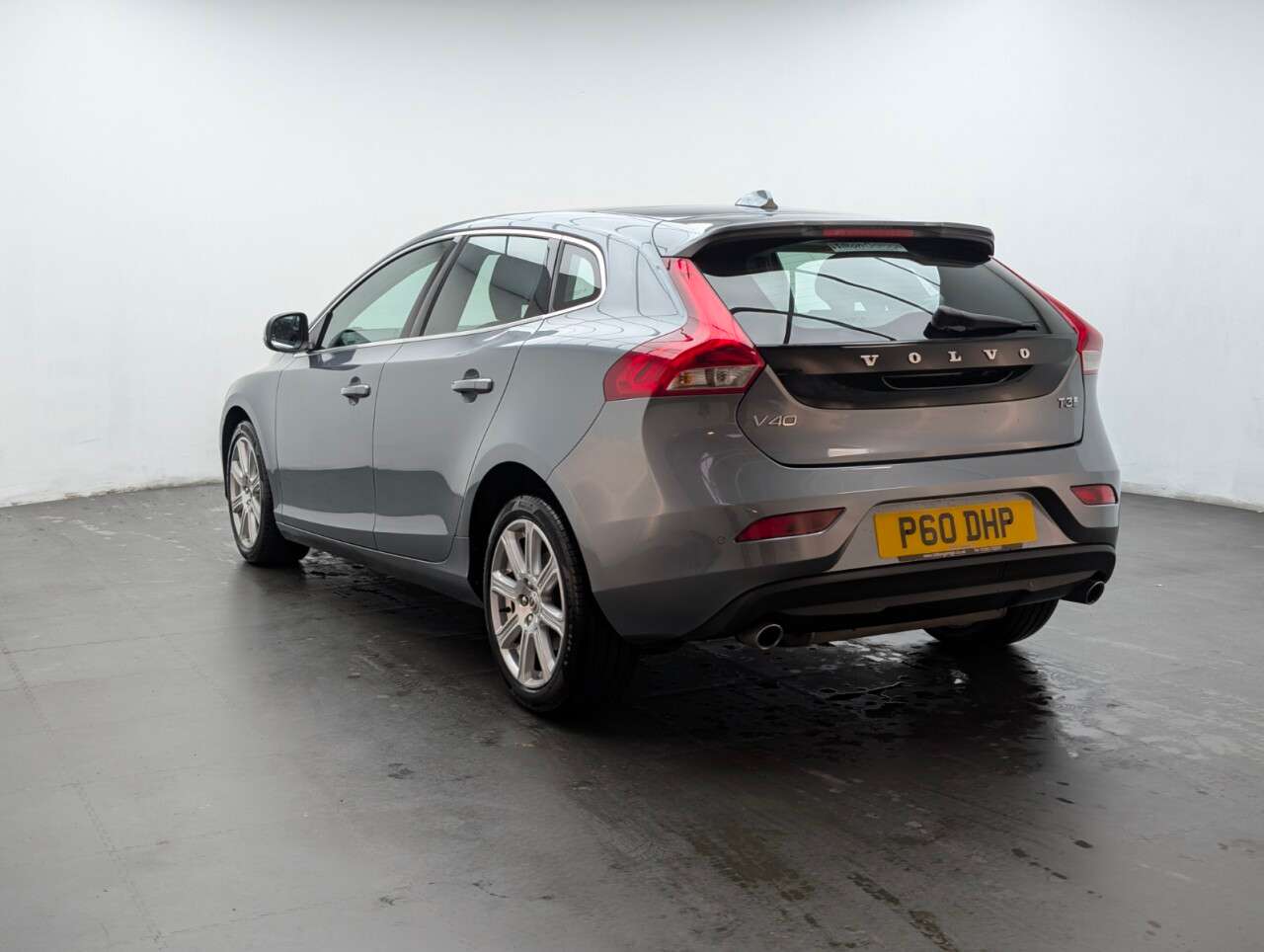2018 VOLVO V40 2018 VOLVO V40