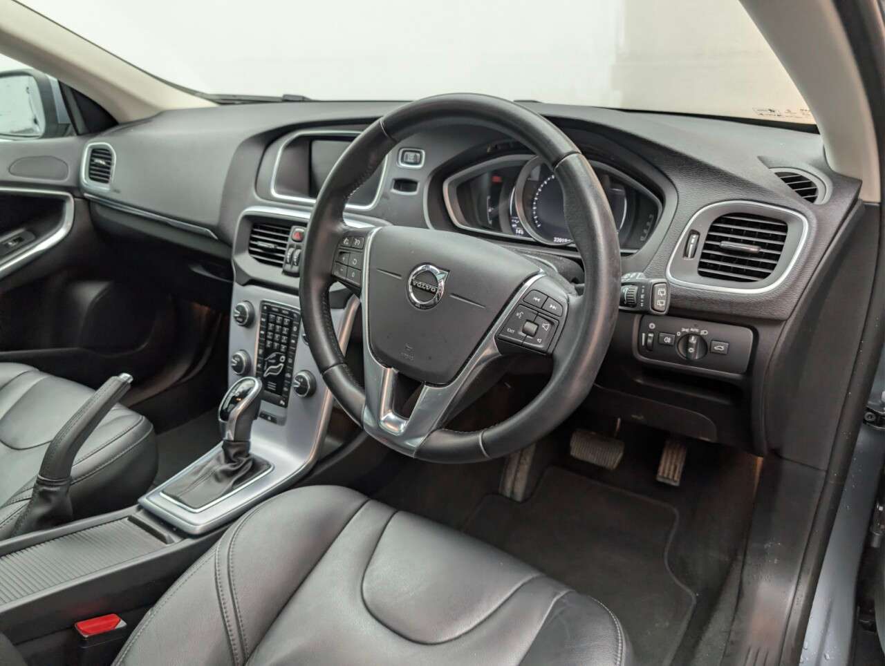 2018 VOLVO V40 2018 VOLVO V40