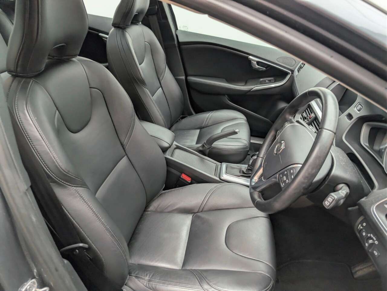 2018 VOLVO V40 2018 VOLVO V40