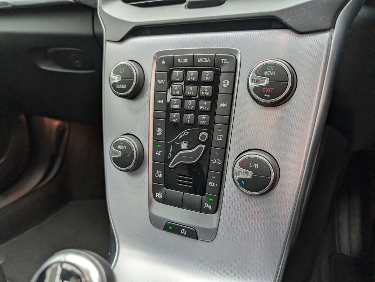 2018 VOLVO V40 2018 VOLVO V40