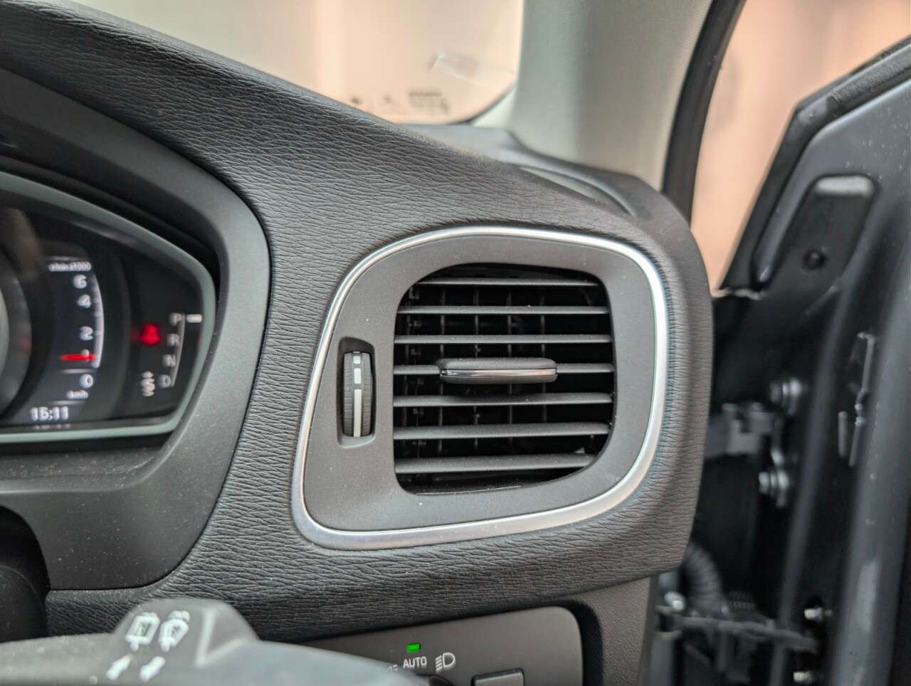 2018 VOLVO V40 2018 VOLVO V40