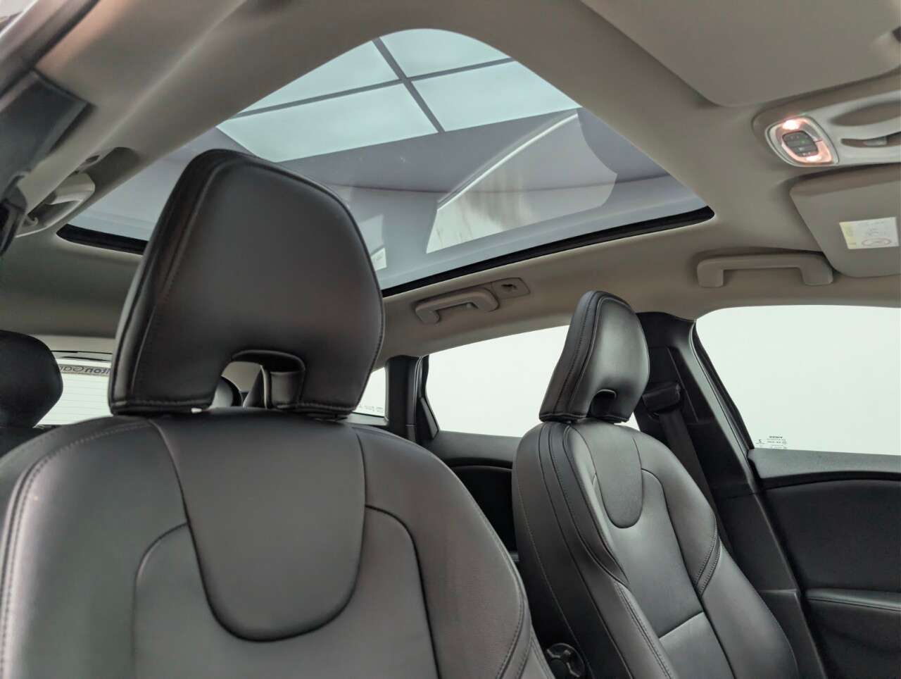 2018 VOLVO V40 2018 VOLVO V40