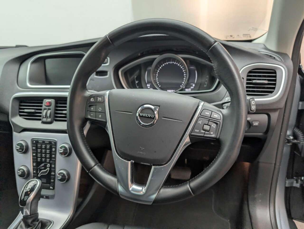 2018 VOLVO V40 2018 VOLVO V40