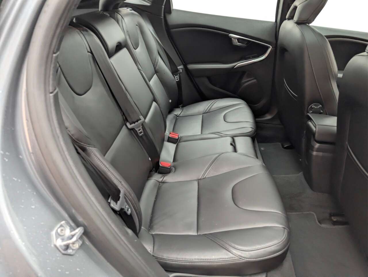 2018 VOLVO V40 2018 VOLVO V40