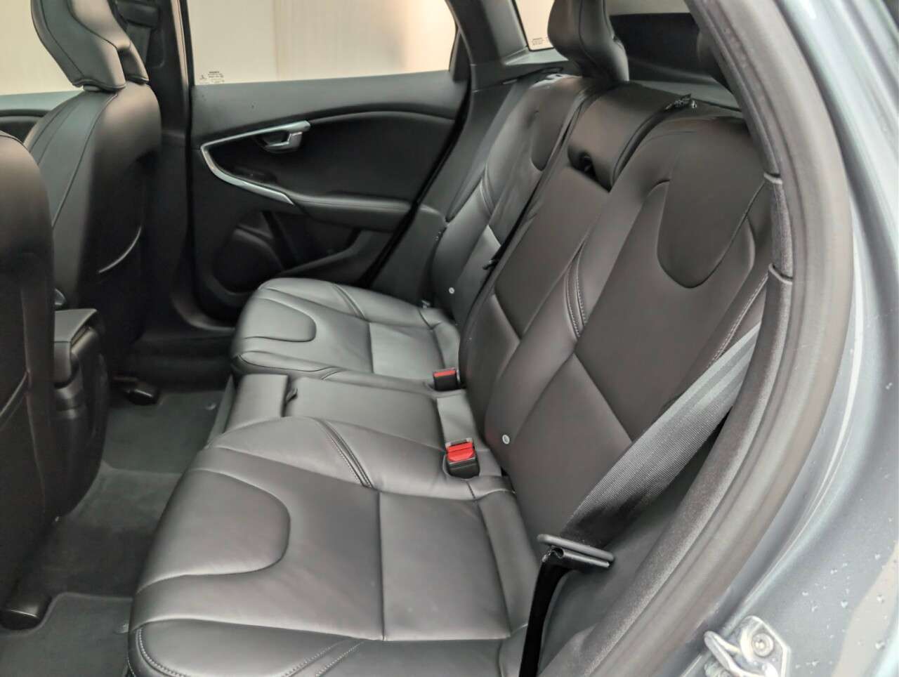 2018 VOLVO V40 2018 VOLVO V40