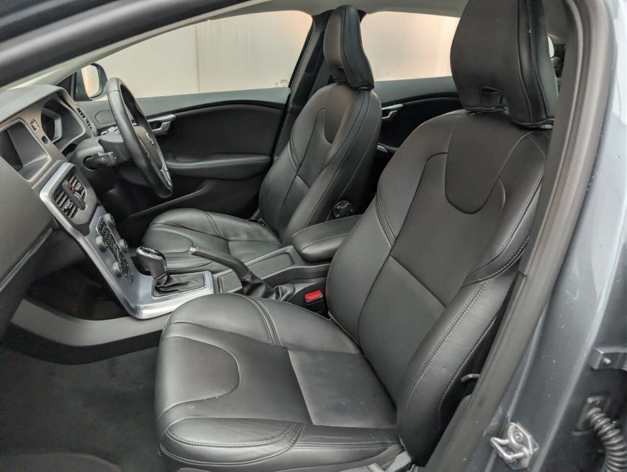 2018 VOLVO V40 2018 VOLVO V40