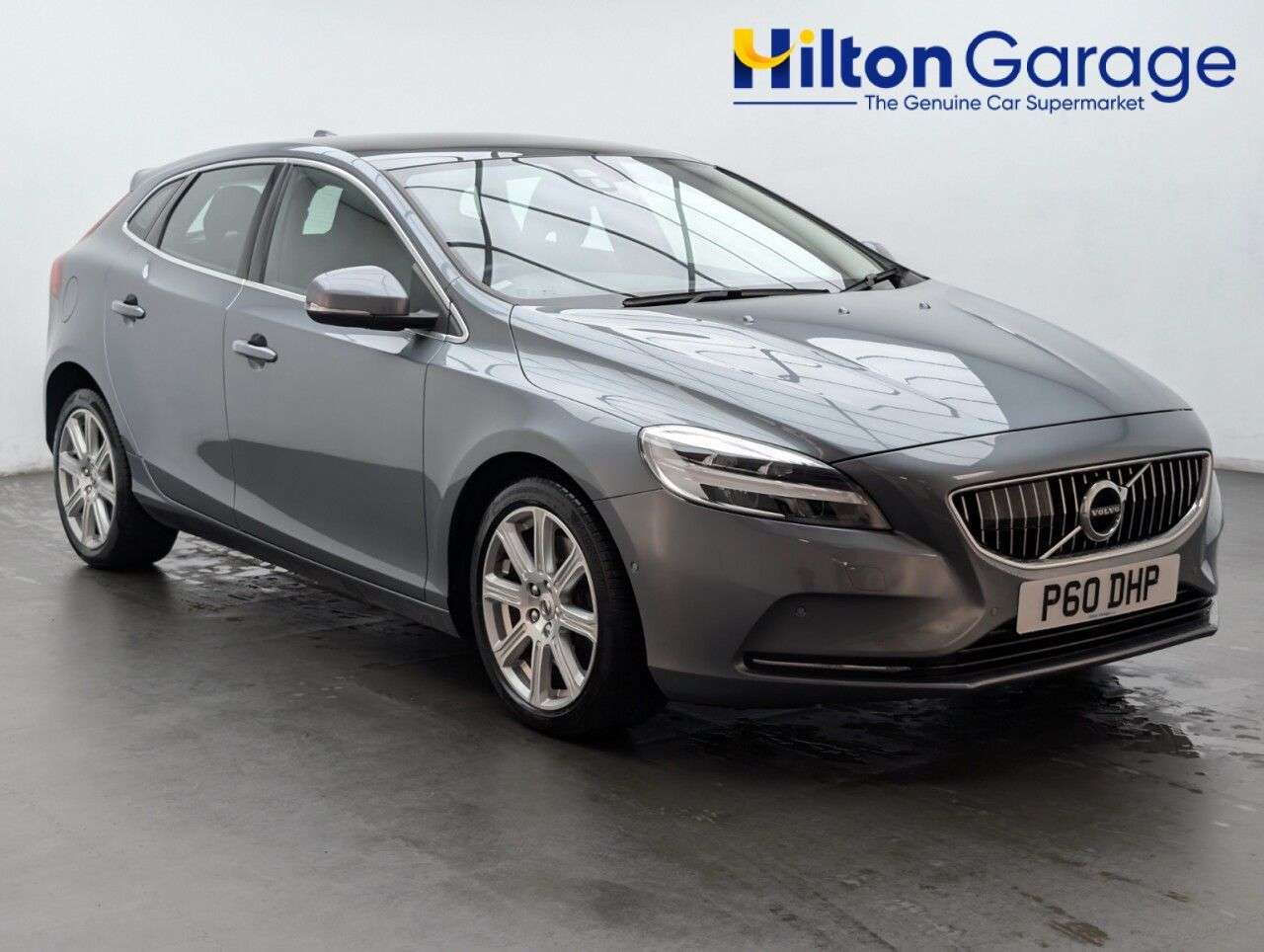 2018 VOLVO V40 2018 VOLVO V40