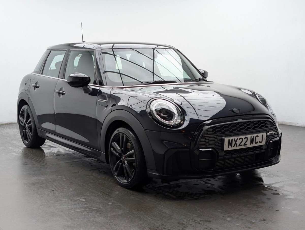 Check out this Mini Hatch 2022 Petrol Manual