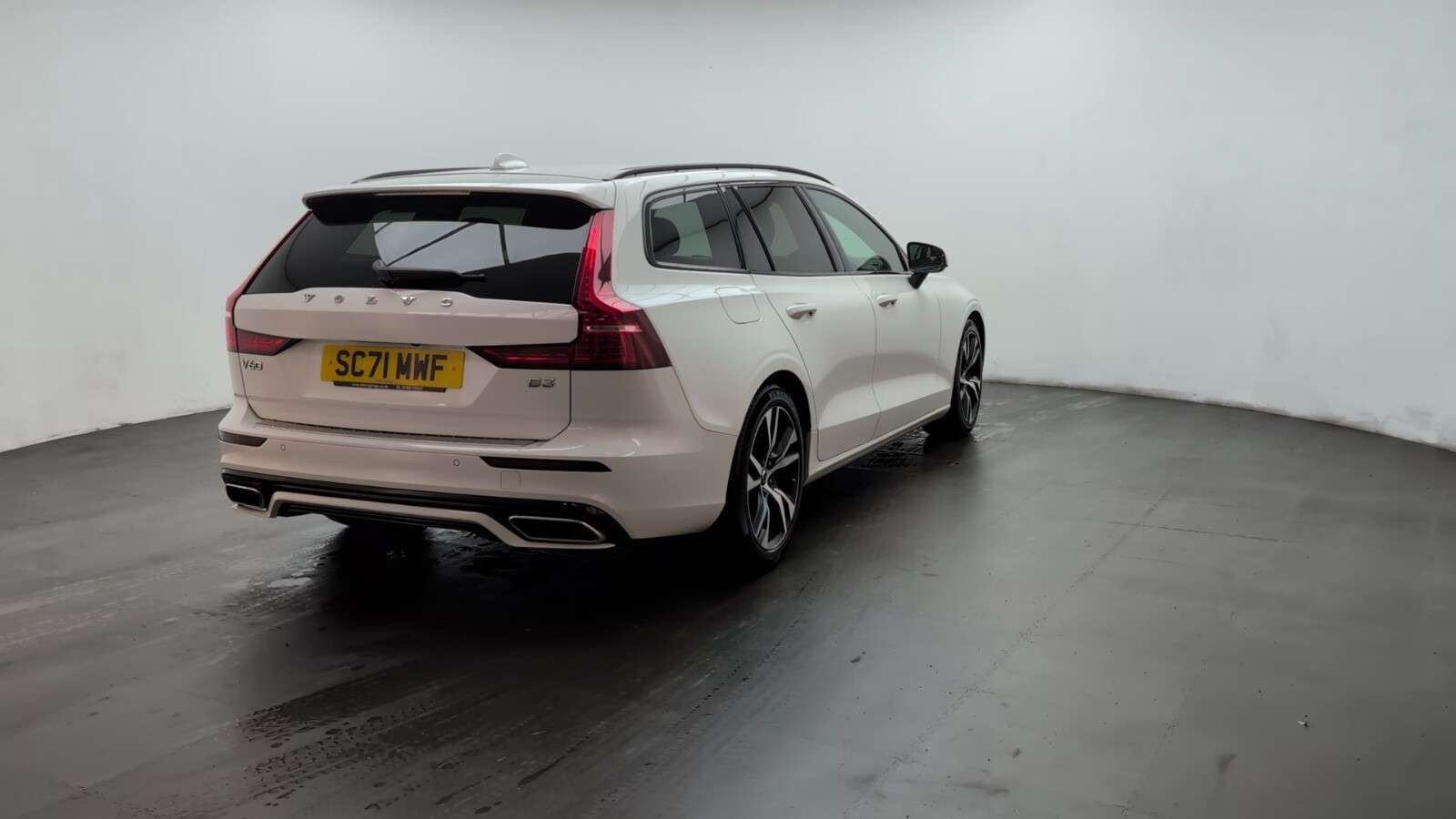 2021 VOLVO V60 2021 VOLVO V60