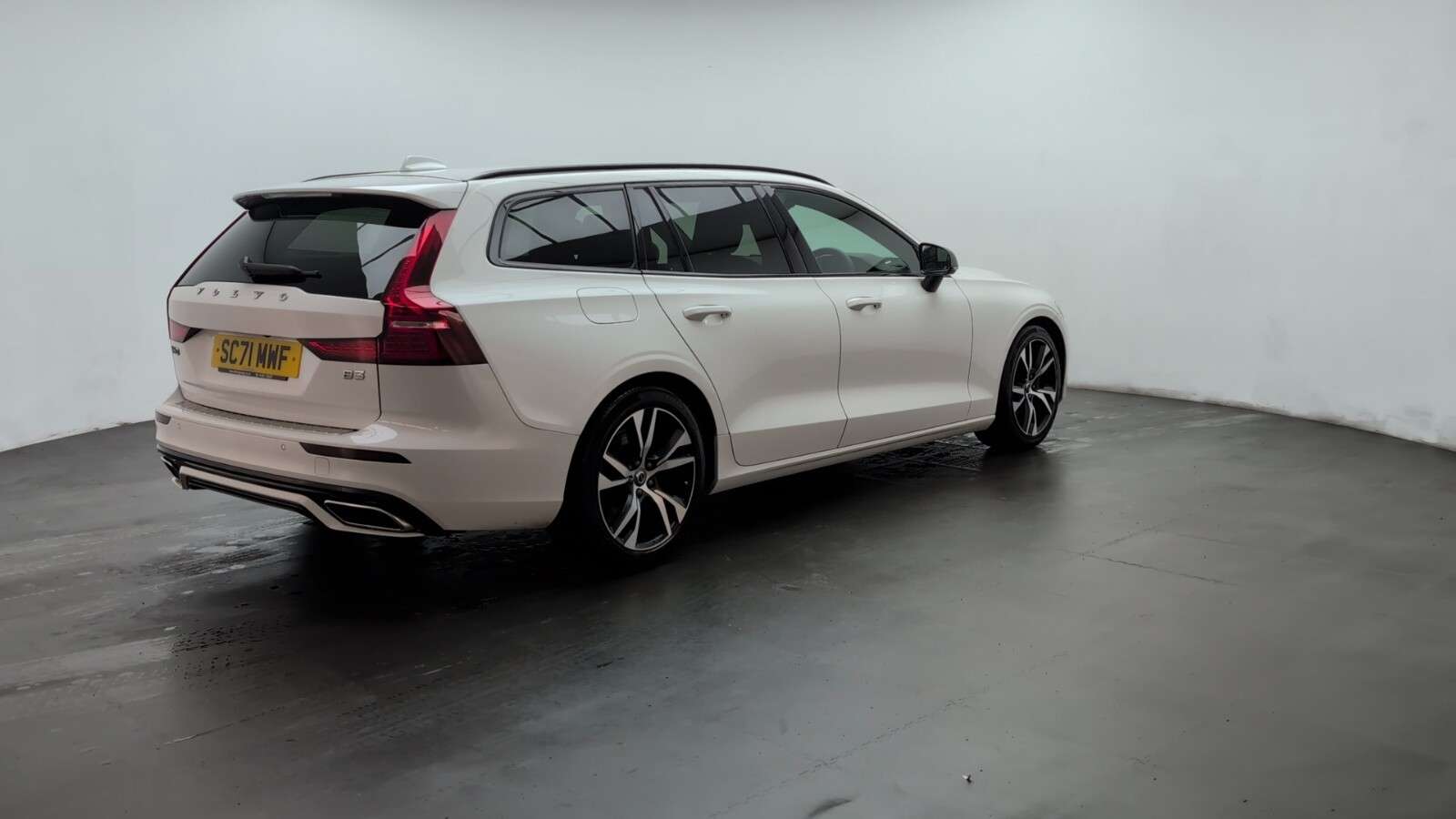 2021 VOLVO V60 2021 VOLVO V60