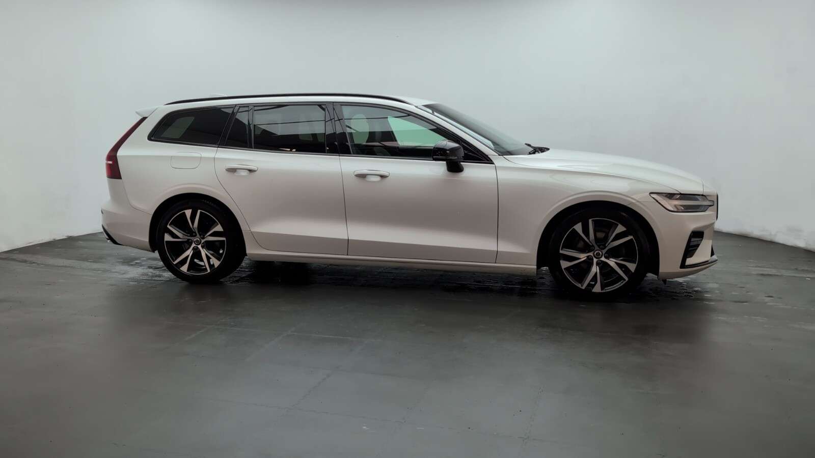 2021 VOLVO V60 2021 VOLVO V60