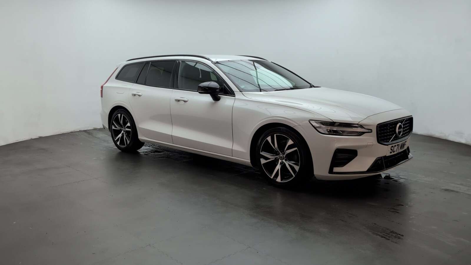 2021 VOLVO V60 2021 VOLVO V60
