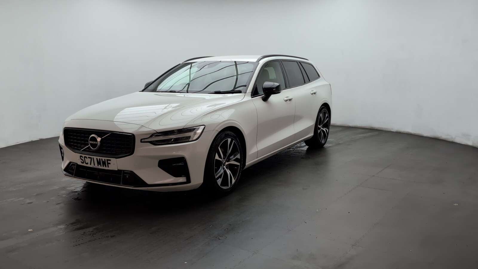 2021 VOLVO V60 2021 VOLVO V60