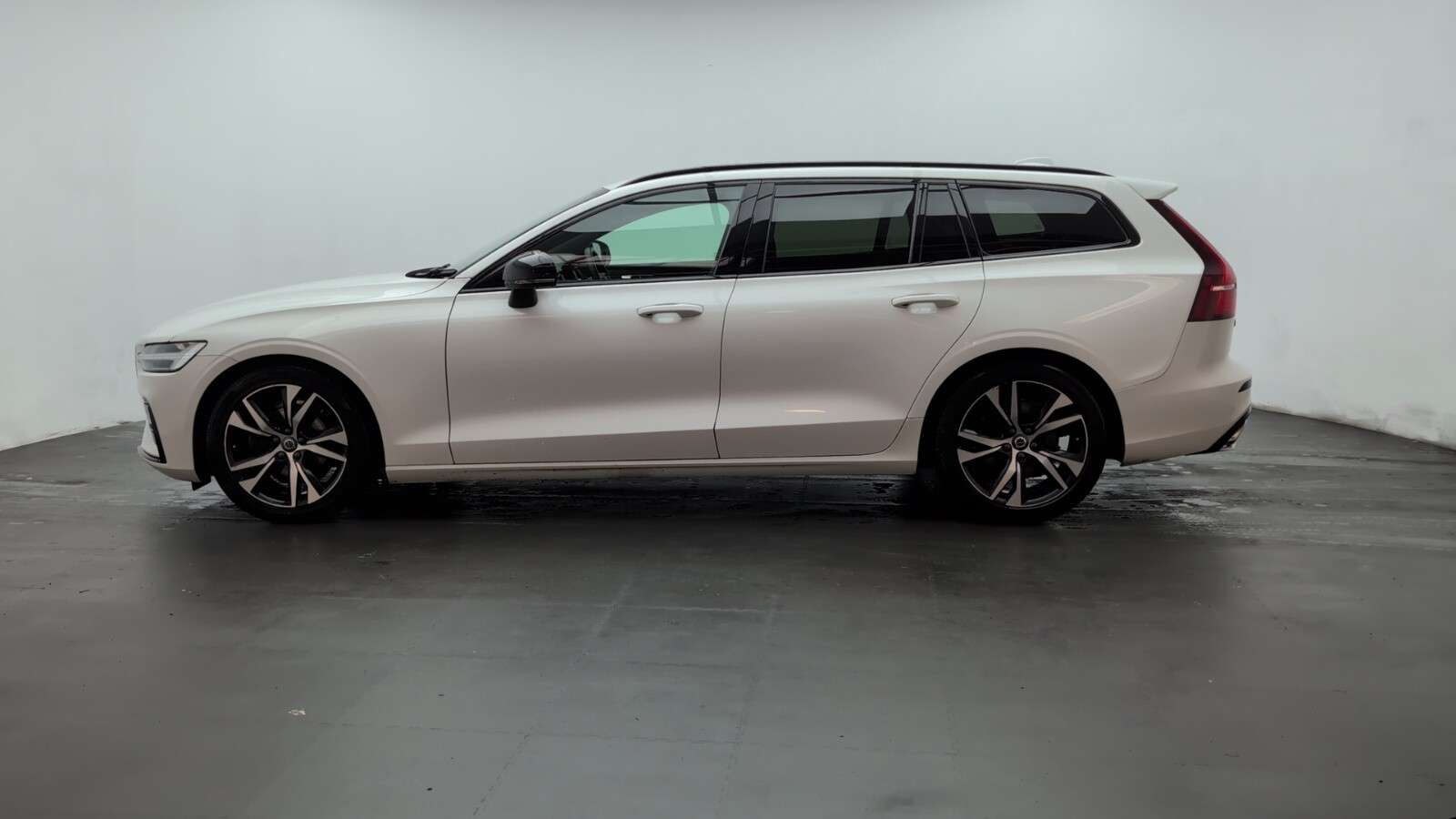 2021 VOLVO V60 2021 VOLVO V60