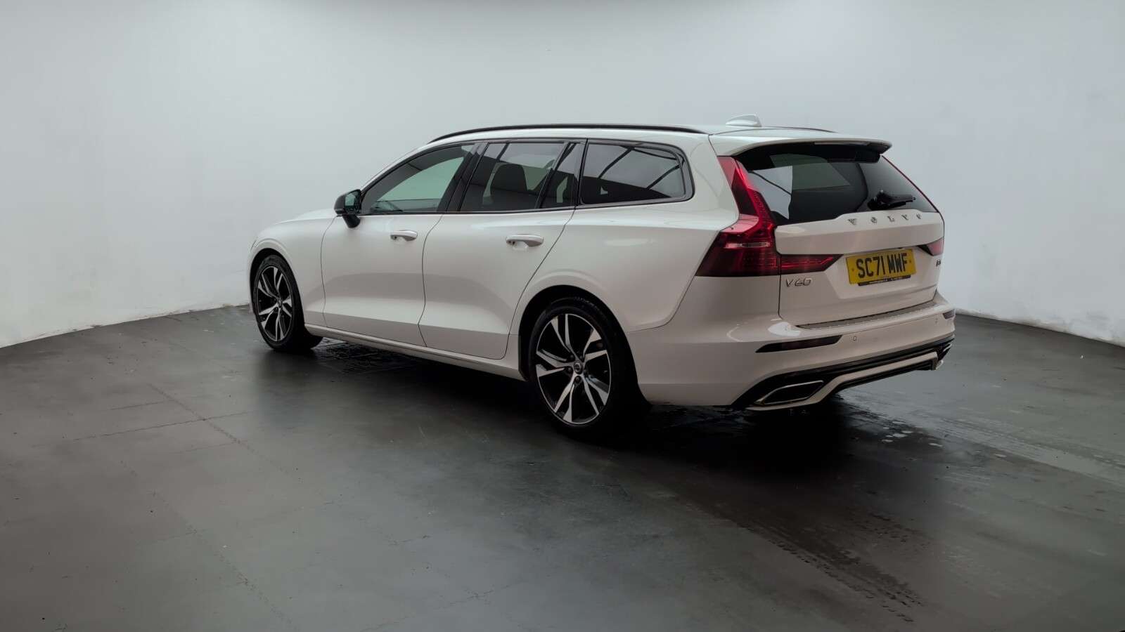 2021 VOLVO V60 2021 VOLVO V60