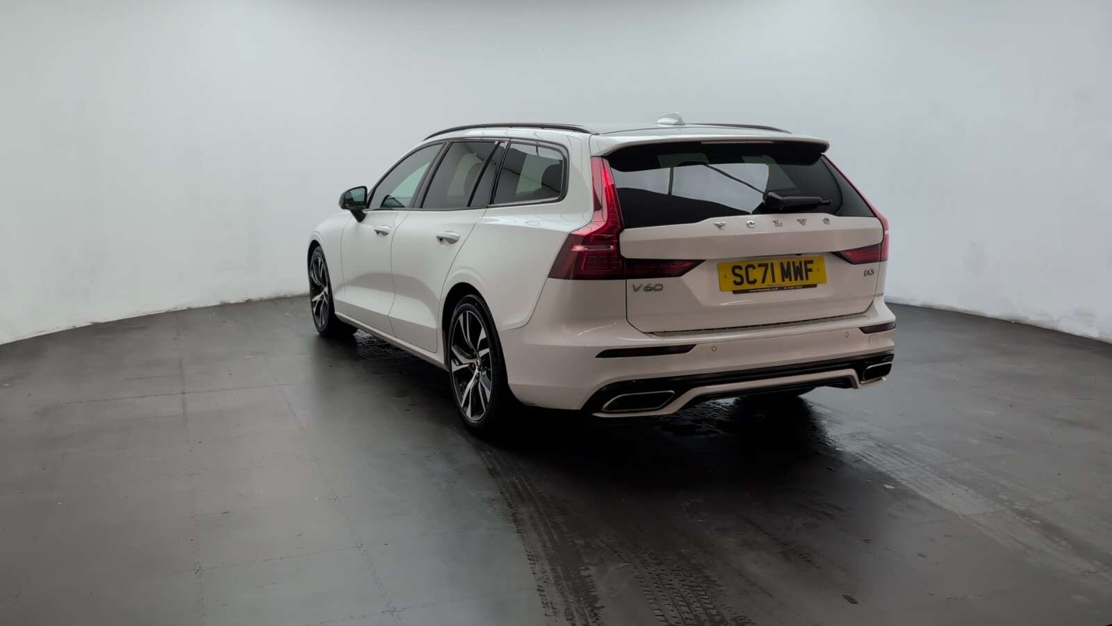 2021 VOLVO V60 2021 VOLVO V60