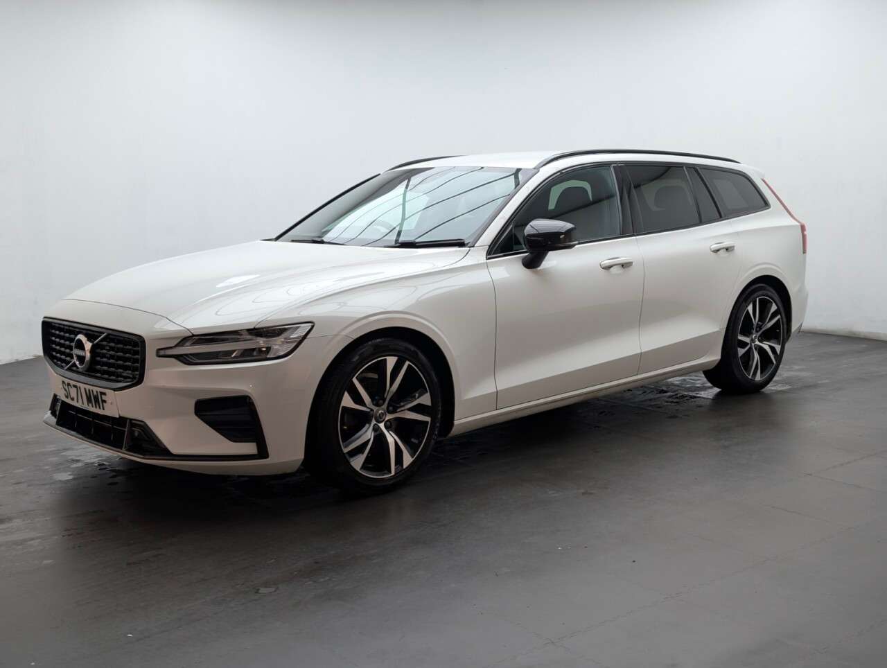 2021 VOLVO V60 2021 VOLVO V60