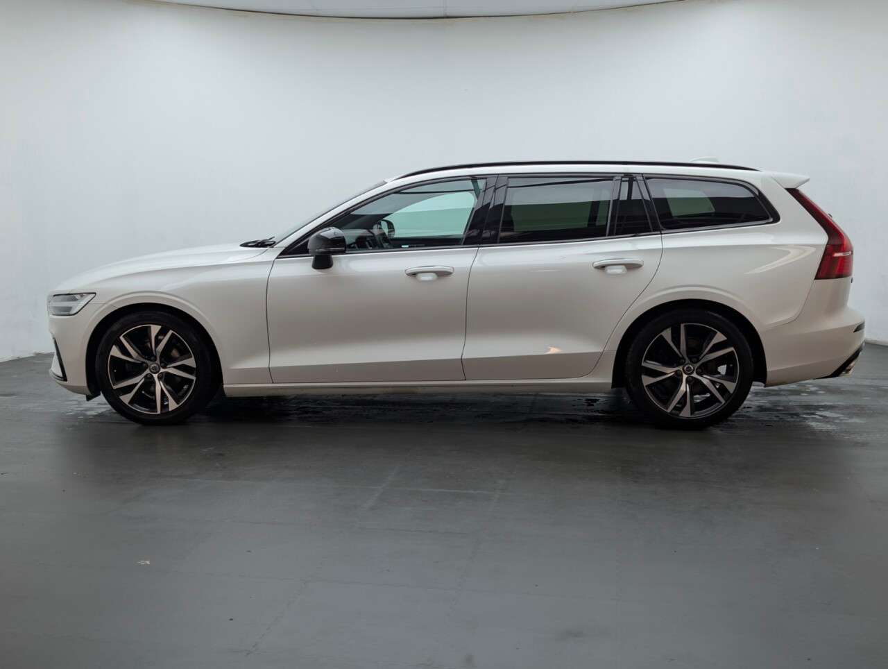 2021 VOLVO V60 2021 VOLVO V60