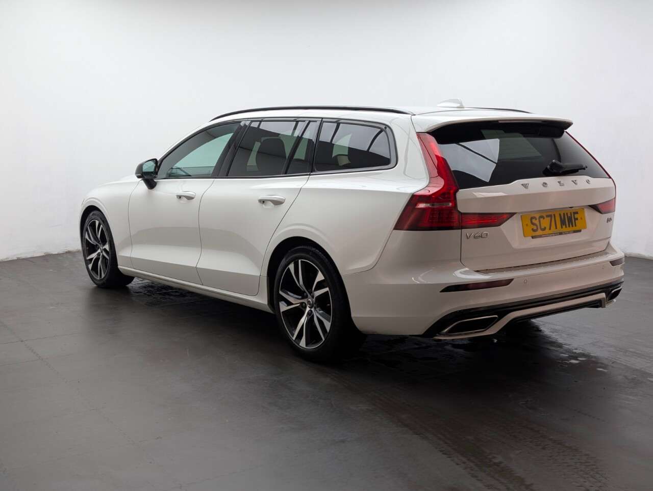 2021 VOLVO V60 2021 VOLVO V60