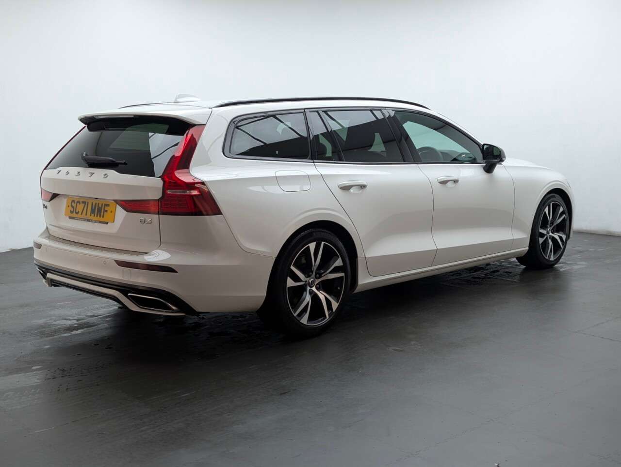 2021 VOLVO V60 2021 VOLVO V60
