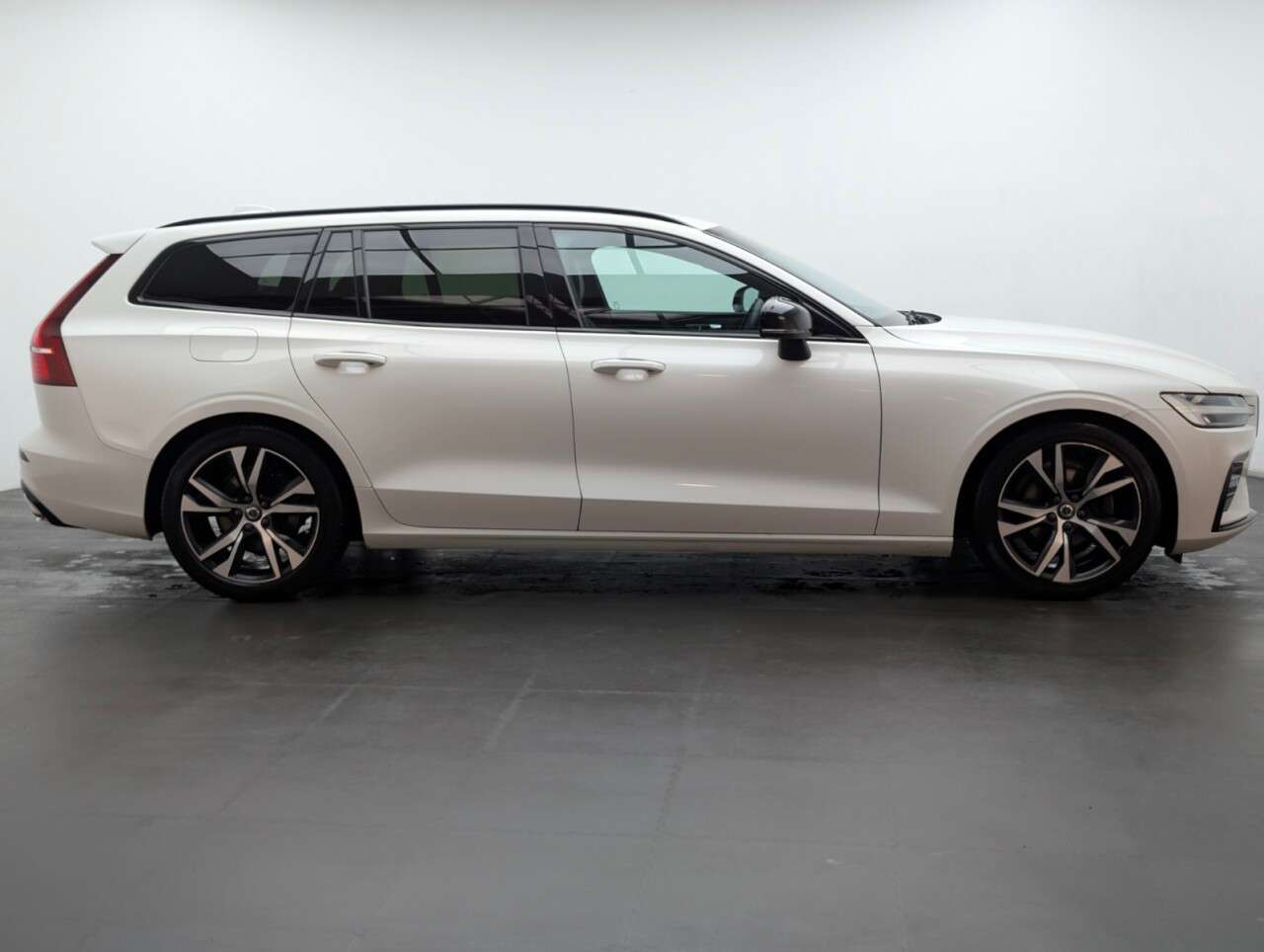 2021 VOLVO V60 2021 VOLVO V60