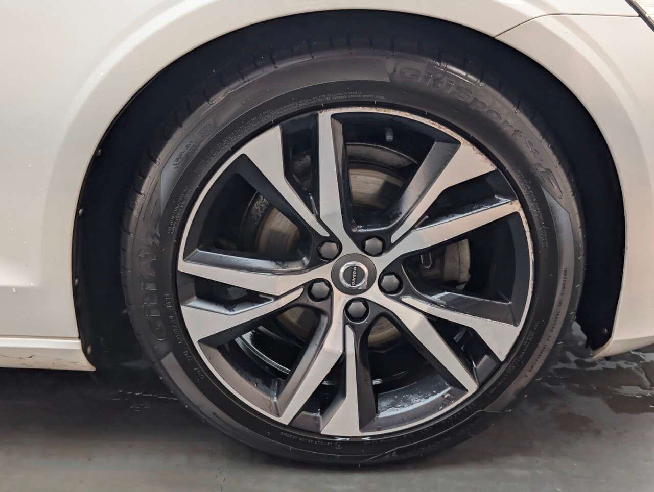 2021 VOLVO V60 2021 VOLVO V60