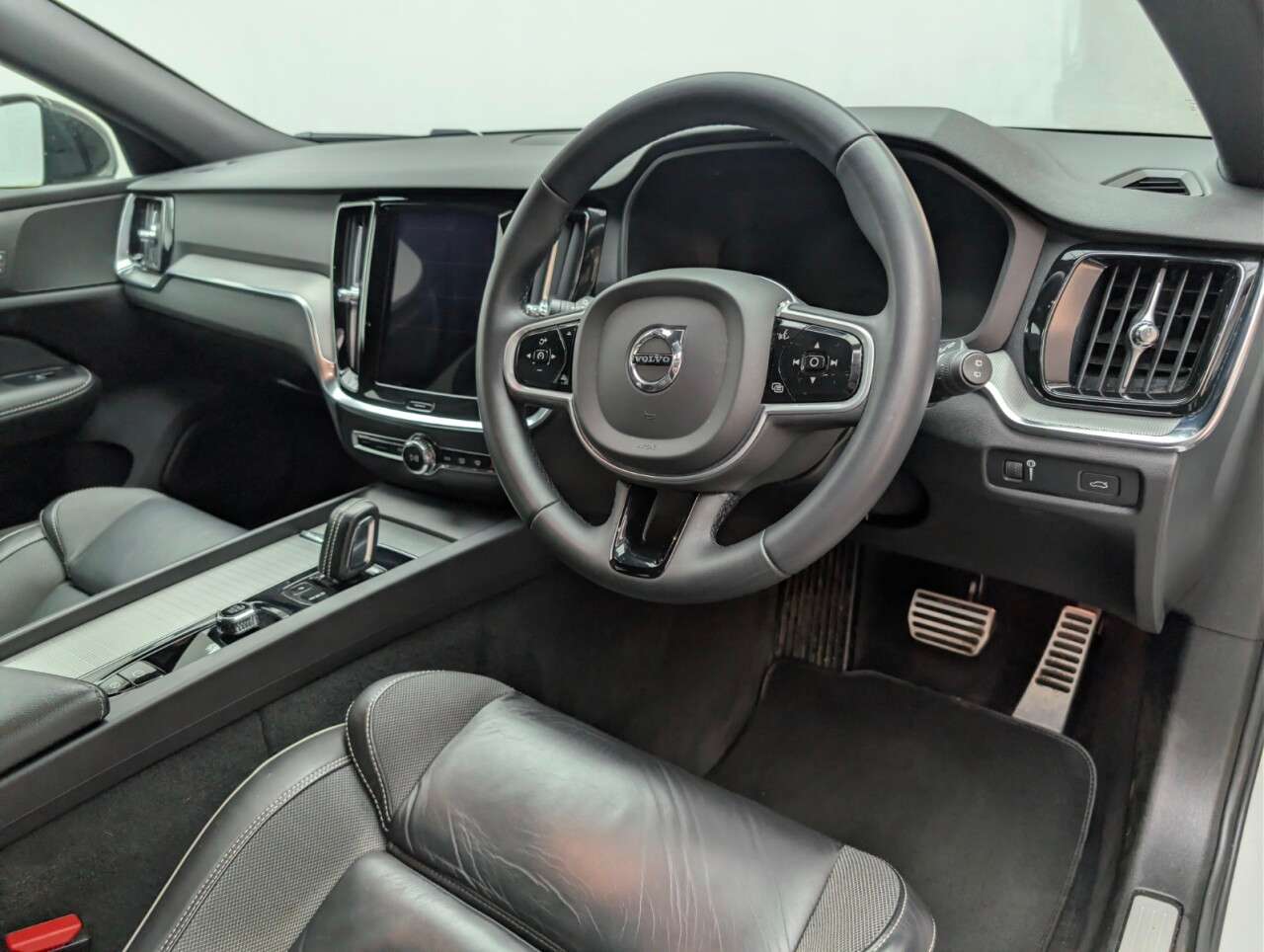 2021 VOLVO V60 2021 VOLVO V60