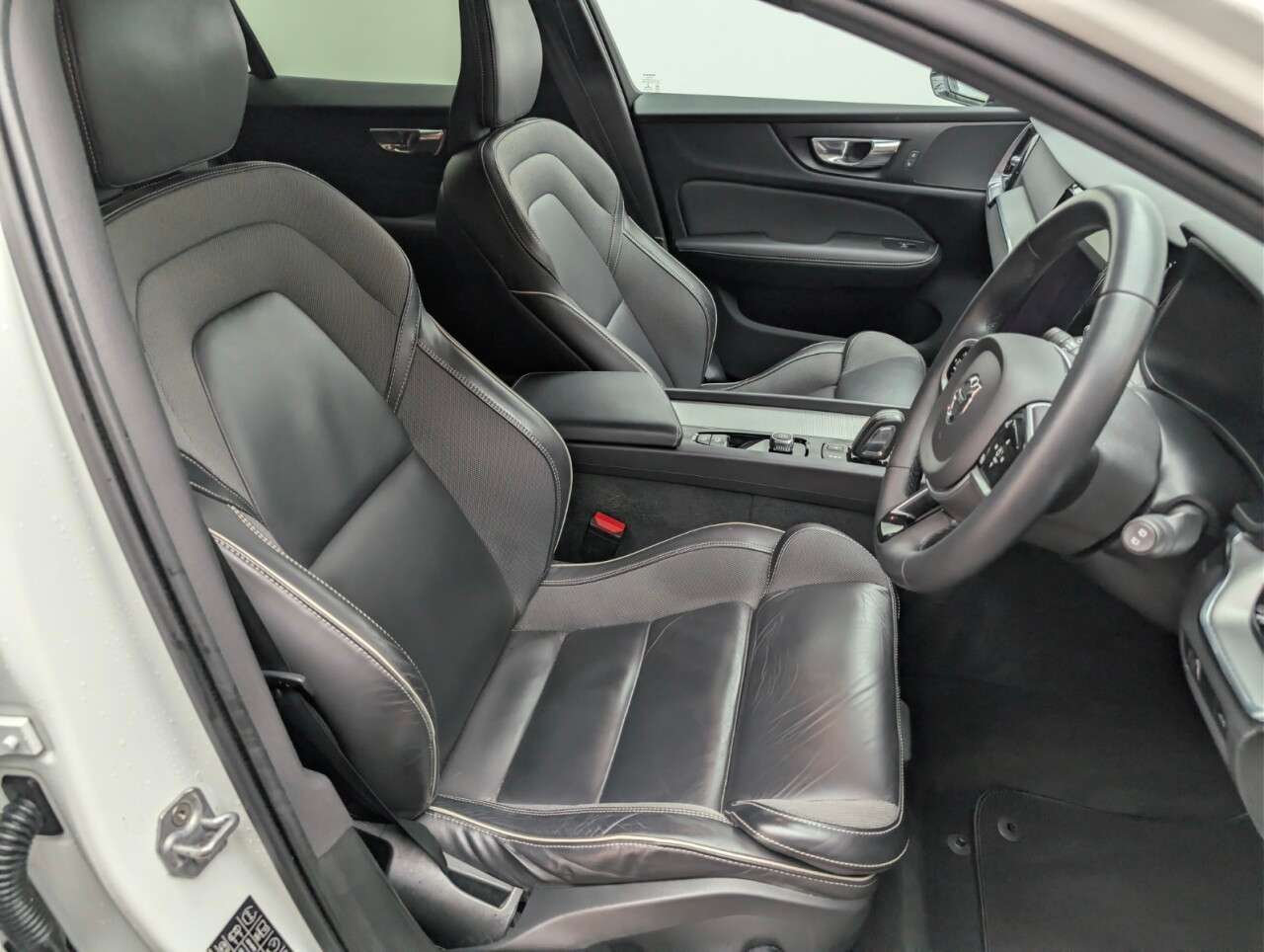 2021 VOLVO V60 2021 VOLVO V60