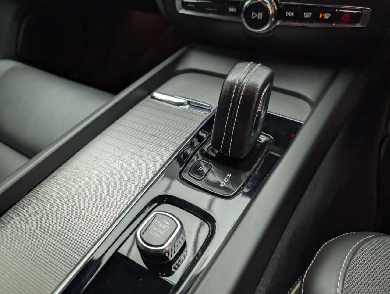 2021 VOLVO V60 2021 VOLVO V60