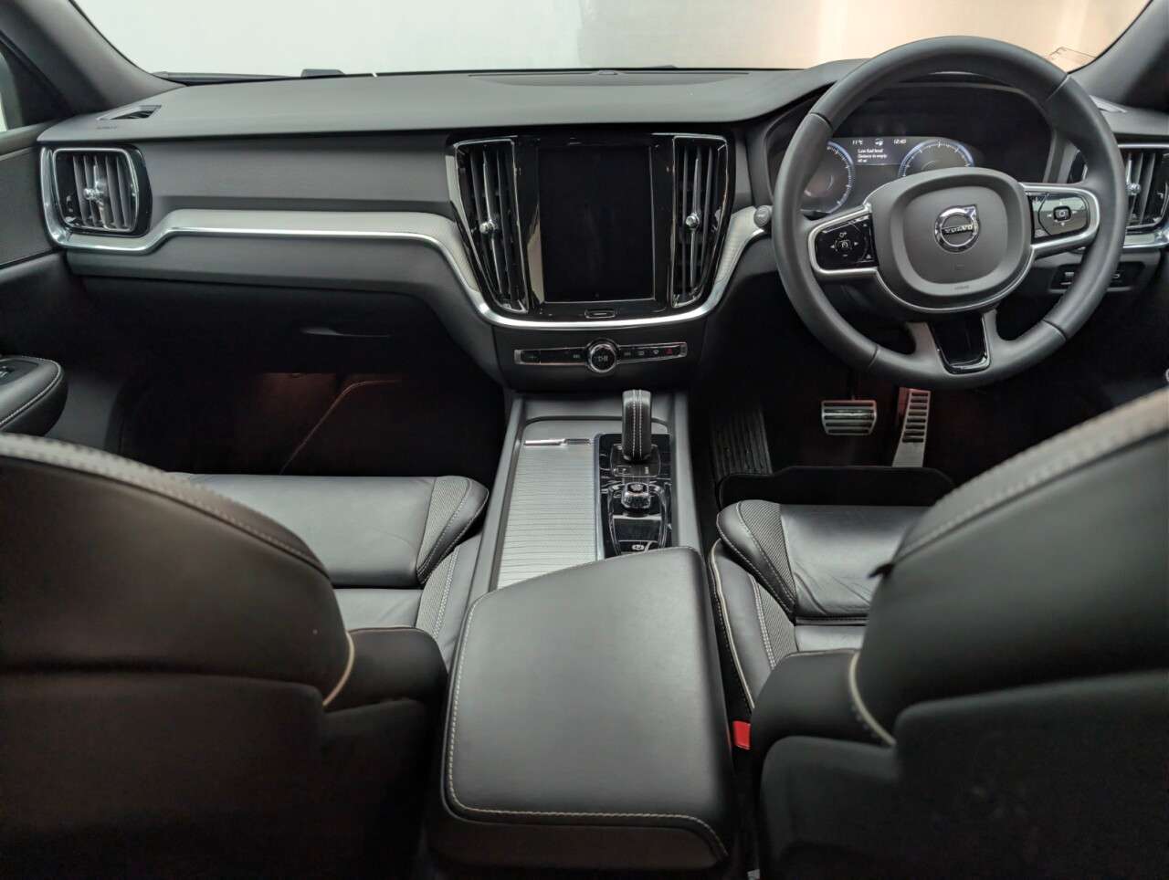 2021 VOLVO V60 2021 VOLVO V60